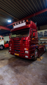20251019-Tom-Holding-00297